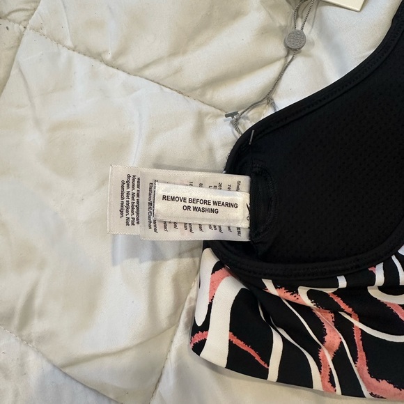 NWT- DKNY Sports Bra!🩷Never Worn!! ✨Size Small - Picture 6 of 6